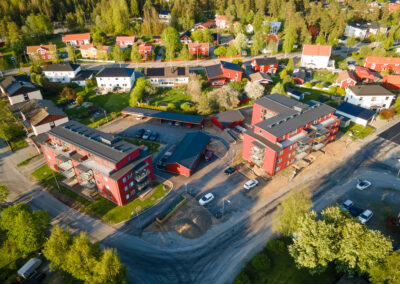 Kvarterer Borrmaskinen i Umeå fotat snett från ovan en solig sommardag.