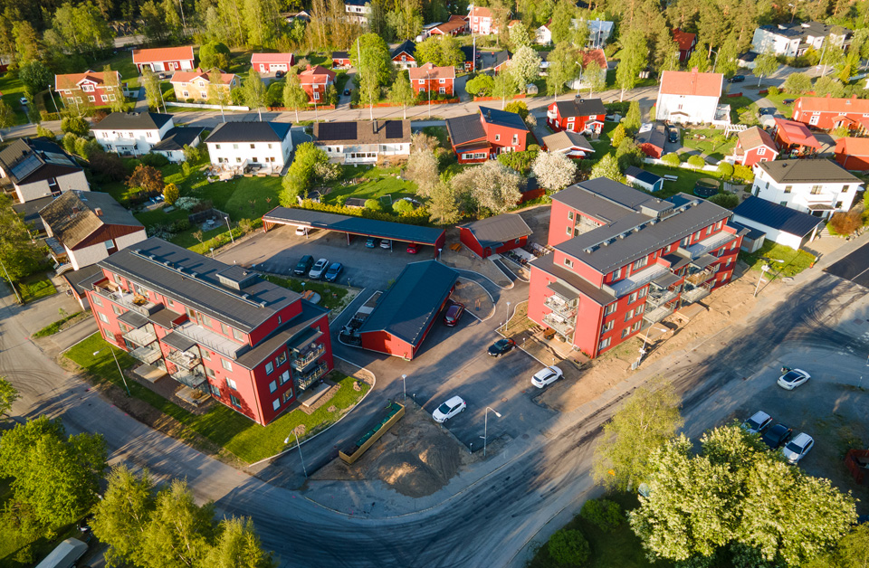 Kvarterer Borrmaskinen i Umeå fotat snett från ovan en solig sommardag.